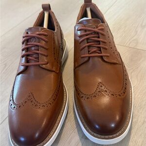 Cole Hahn Grandevolution wingtip shoes Size 9 Brand New
